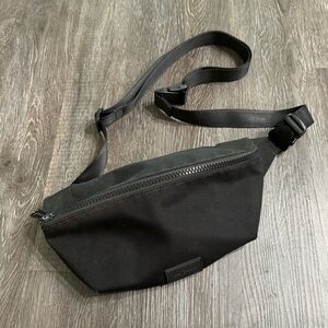 Vera Bradley- Crossbody Belt bag- black